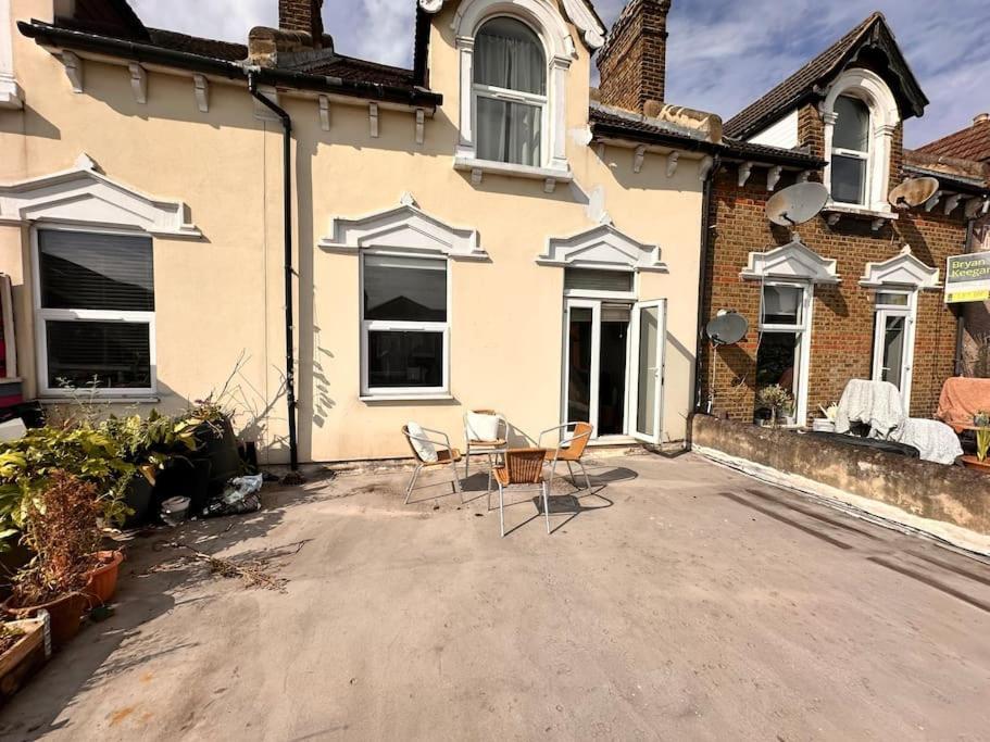 1 Bedroom In Se13 *